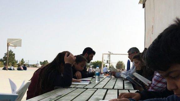 Atatürk Ortaokulu "Okuyoruz, Mutluyuz" Etkinliği